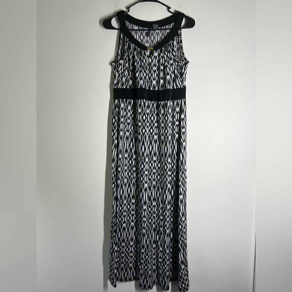 New Directions Dress Sz M Petite Black White Women Maxi Sleeveless Sheath Halter